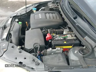 ✅ 2011 Suzuki Kizashi SE • VIN: JS2RE9A36B6110174 • Lot: 42733754. Wystawiony na IAAI z przebiegiem 105 547 mil. Bezpłatny archiwum sprzedaży aukcyjnych z USA i szczegółowy raport historii pojazdu na DreamBid. Zdjęcie 12.