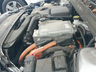 ✅ 2019 Ford Fusion SE • VIN: 3FA6P0LU8KR179966 • Lot: 43299378. Wystawiony na IAAI z przebiegiem 137 055 mil. Bezpłatny archiwum sprzedaży aukcyjnych z USA i szczegółowy raport historii pojazdu na DreamBid. Zdjęcie 19.