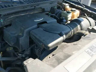 ✅ 2004 Ford Expedition Special Service • VIN: 1FMFU15L24LA19494 • Lot: 42749526. Wystawiony na IAAI z przebiegiem 260 950 mil. Bezpłatny archiwum sprzedaży aukcyjnych z USA i szczegółowy raport historii pojazdu na DreamBid. Zdjęcie 19.