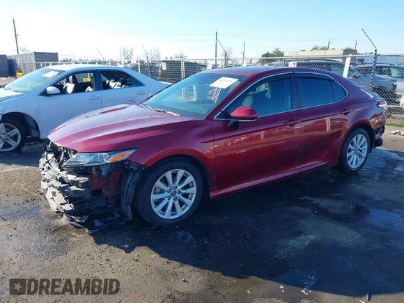 ✅ 2020 Toyota Camry LE • VIN: 4T1L11AK5LU858587 • Lot: 44130718. Wystawiony na IAAI z przebiegiem 113 127 mil. Bezpłatny archiwum sprzedaży aukcyjnych z USA i szczegółowy raport historii pojazdu na DreamBid. Zdjęcie 2.
