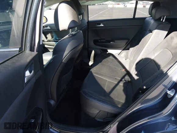✅ 2020 Kia Sportage EX • VIN: KNDPNCAC0L7699930 • Lot: 44857392. Wystawiony na IAAI z przebiegiem 70 591 mil. Bezpłatny archiwum sprzedaży aukcyjnych z USA i szczegółowy raport historii pojazdu na DreamBid. Zdjęcie 8.