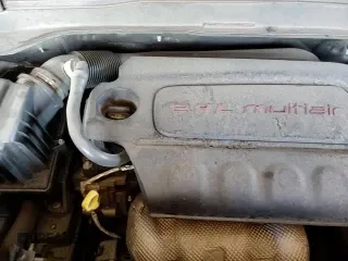 ✅ 2019 Jeep Renegade Latitude • VIN: ZACNJABB1KPK52051 • Lot: 86478635. Listed on Copart with 98,612 mi. Free auction sales archive from the USA and detailed vehicle history report at DreamBid. Image 13.