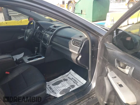 ✅ 2014 Toyota Camry SE • VIN: 4T1BF1FK9EU317406 • Lot: 45024676. Wystawiony na IAAI z przebiegiem 268 796 mil. Bezpłatny archiwum sprzedaży aukcyjnych z USA i szczegółowy raport historii pojazdu na DreamBid. Zdjęcie 5.