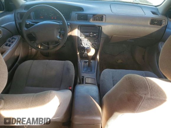 ✅ 2000 Toyota Camry LE • VIN: JT2BG22K5Y0414698 • Lot: 77239935. Wystawiony na Copart z przebiegiem 249 158 mil. Bezpłatny archiwum sprzedaży aukcyjnych z USA i szczegółowy raport historii pojazdu na DreamBid. Zdjęcie 8.