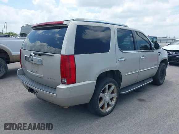 ✅ 2007 Cadillac Escalade • VIN: 1GYFK63827R299922 • Lot: 45405377. Wystawiony na IAAI z przebiegiem 245 123 mil. Bezpłatny archiwum sprzedaży aukcyjnych z USA i szczegółowy raport historii pojazdu na DreamBid. Zdjęcie 4.