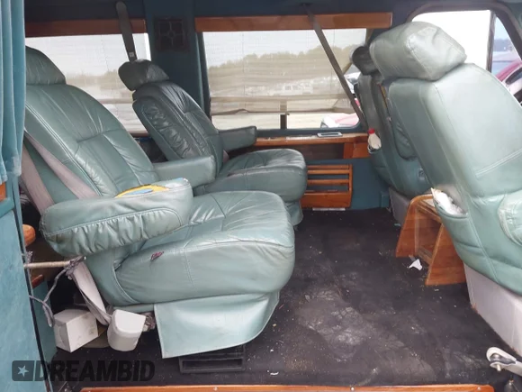 ✅ 1992 Chevrolet G20 • VIN: 2GBEG25K7N4124157 • Lot: 44263763. Wystawiony na IAAI z przebiegiem 205 239 mil. Bezpłatny archiwum sprzedaży aukcyjnych z USA i szczegółowy raport historii pojazdu na DreamBid. Zdjęcie 8.