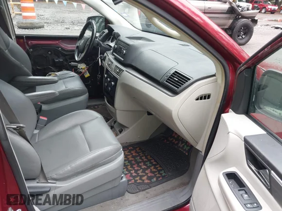 ✅ 2011 Volkswagen Routan SE • VIN: 2V4RW3DG0BR636012 • Lot: 43237073. Wystawiony na IAAI z przebiegiem 157 910 mil. Bezpłatny archiwum sprzedaży aukcyjnych z USA i szczegółowy raport historii pojazdu na DreamBid. Zdjęcie 5.