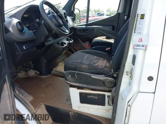✅ 2023 Mercedes-Benz Sprinter Cargo • VIN: W1Y40CHY5PT139011 • Lot: 42760889. Wystawiony na IAAI z przebiegiem 73 671 mil. Bezpłatny archiwum sprzedaży aukcyjnych z USA i szczegółowy raport historii pojazdu na DreamBid. Zdjęcie 6.