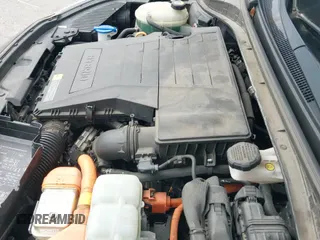 ✅ 2018 Hyundai Ioniq Blue • VIN: KMHC65LC9JU077745 • Lot: 42170399. Wystawiony na IAAI z przebiegiem 123 207 mil. Bezpłatny archiwum sprzedaży aukcyjnych z USA i szczegółowy raport historii pojazdu na DreamBid. Zdjęcie 19.