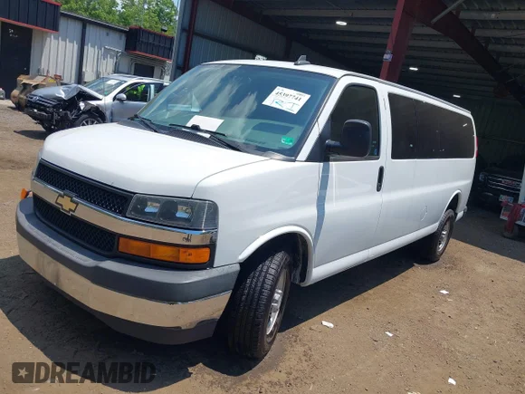 ✅ 2017 Chevrolet Express Passenger LT • VIN: 1GAZGPFG8H1130106 • Лот: 45397741. Опубліковано раніше на IAAI з пробігом 175 005 миль. Безкоштовний доступ до архіву аукціонних продажів зі США та докладний звіт про історію автомобіля на DreamBid. Зображення 2.