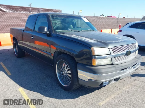 ✅ 2005 Chevrolet Silverado 1500 LS • VIN: 2GCEC19V451235062 • Lot: 43541563. Wystawiony na IAAI z przebiegiem 169 732 mil. Bezpłatny archiwum sprzedaży aukcyjnych z USA i szczegółowy raport historii pojazdu na DreamBid. Zdjęcie 1.