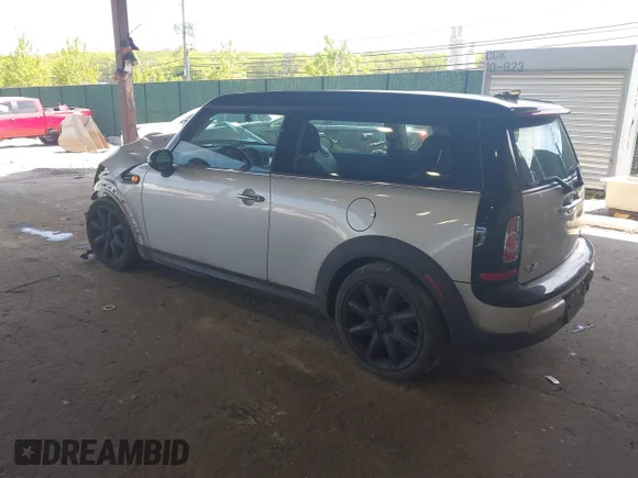 ✅ 2011 MINI Clubman • VIN: WMWZF3C55BTX82020 • Лот: 42231067. Опубліковано раніше на IAAI з пробігом 198 809 миль. Безкоштовний доступ до архіву аукціонних продажів зі США та докладний звіт про історію автомобіля на DreamBid. Зображення 3.