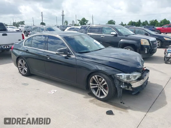 ✅ 2018 BMW 3 Series 330i • VIN: WBA8B9G55JNU58024 • Lot: 45240521. Wystawiony na IAAI z przebiegiem 93 313 mil. Bezpłatny archiwum sprzedaży aukcyjnych z USA i szczegółowy raport historii pojazdu na DreamBid. Zdjęcie 1.