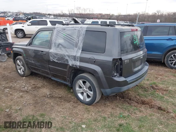 ✅ 2016 Jeep Patriot Latitude • VIN: 1C4NJPFA6GD582216 • Lot: 44419249. Wystawiony na IAAI z przebiegiem 123 743 mil. Bezpłatny archiwum sprzedaży aukcyjnych z USA i szczegółowy raport historii pojazdu na DreamBid. Zdjęcie 3.