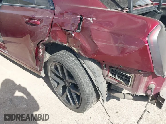 ✅ 2015 Chrysler 300 Limited • VIN: 2C3CCAAG0FH904428 • Lot: 43293282. Listed on IAAI with 84,330 mi. Free auction sales archive from the USA and detailed vehicle history report at DreamBid. Image 6.