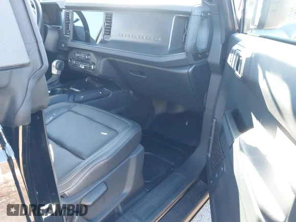 ✅ 2025 Ford Bronco Big Bend • VIN: 1FMDE7BH3SLB00802 • Лот: 43400749. Опубліковано раніше на IAAI з пробігом 2 851 миль. Безкоштовний доступ до архіву аукціонних продажів зі США та докладний звіт про історію автомобіля на DreamBid. Зображення 5.