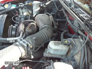 1999 Chevrolet Blazer LT z VIN 1GNDT13WXX2177269, wystawiony jako IAAI lot #42095422 z przebiegiem 210 049 mil mil oraz . Historia ofert i sprzedaży dostępna na DreamBid. Obrazek 12.