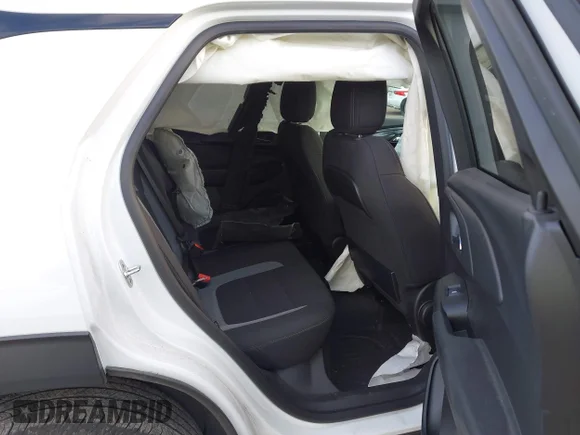 ✅ 2024 Chevrolet TrailBlazer LS • VIN: KL79MNSL5RB214481 • Lot: 43748272. Wystawiony na IAAI z przebiegiem 12 282 mil. Bezpłatny archiwum sprzedaży aukcyjnych z USA i szczegółowy raport historii pojazdu na DreamBid. Zdjęcie 8.