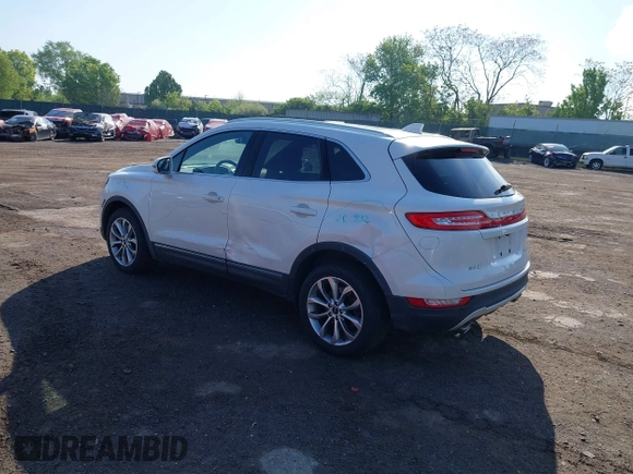 ✅ 2017 Lincoln MKC Select • VIN: 5LMCJ2D90HUL20253 • Lot: 44929996. Wystawiony na IAAI z przebiegiem 73 946 mil. Bezpłatny archiwum sprzedaży aukcyjnych z USA i szczegółowy raport historii pojazdu na DreamBid. Zdjęcie 3.