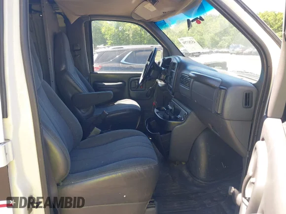✅ 2002 Chevrolet Express Cargo • VIN: 1GCHG35R121246933 • Lot: 45283750. Listed on IAAI with 196,211 mi. Free auction sales archive from the USA and detailed vehicle history report at DreamBid. Image 5.