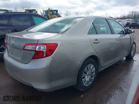 ✅ 2013 Toyota Camry LE • VIN: 4T4BF1FK8DR314209 • Lot: 44537961. Wystawiony na IAAI z przebiegiem 198 637 mil. Bezpłatny archiwum sprzedaży aukcyjnych z USA i szczegółowy raport historii pojazdu na DreamBid. Zdjęcie 4.
