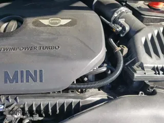 ✅ 2019 MINI Countryman Cooper • VIN: WMZYV5C55K3F58617 • Лот: 65734945. Опубликован ранее на Copart с пробегом 98 271 миль. Бесплатный доступ к архиву аукционных продаж из США и подробный отчёт об истории автомобиля на DreamBid. Изображение 16.