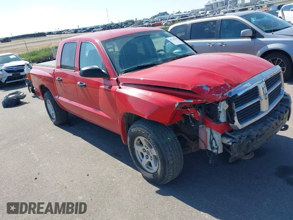 ✅ 2005 Dodge Dakota SLT • VIN: 1D7HW48N05S250364 • Лот: 43319038. Опубліковано раніше на IAAI з пробігом 106 385 миль. Безкоштовний доступ до архіву аукціонних продажів зі США та докладний звіт про історію автомобіля на DreamBid. Зображення 1.