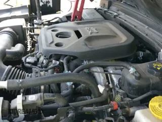 ✅ 2020 Jeep Wrangler Unlimited Sahara • VIN: 1C4HJXEN6LW106869 • Lot: 42390113. Wystawiony na IAAI z przebiegiem 56 907 mil. Bezpłatny archiwum sprzedaży aukcyjnych z USA i szczegółowy raport historii pojazdu na DreamBid. Zdjęcie 20.