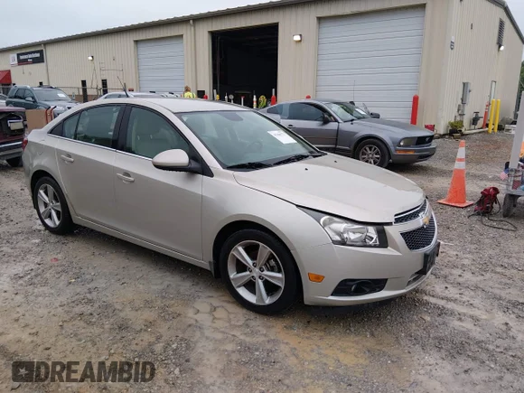 ✅ 2013 Chevrolet Cruze 2LT • VIN: 1G1PE5SB4D7289109 • Lot: 45288775. Listed on IAAI with 101,747 mi. Free auction sales archive from the USA and detailed vehicle history report at DreamBid. Image 1.