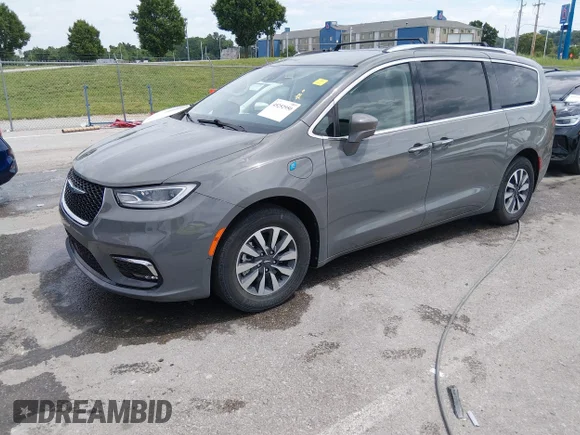 ✅ 2021 Chrysler Pacifica Hybrid Touring L • VIN: 2C4RC1L7XMR599479 • Lot: 45252950. Wystawiony na IAAI z przebiegiem 73 320 mil. Bezpłatny archiwum sprzedaży aukcyjnych z USA i szczegółowy raport historii pojazdu na DreamBid. Zdjęcie 2.
