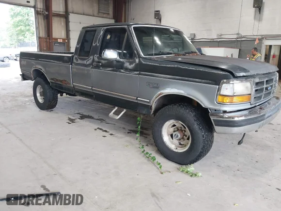 ✅ 1994 Ford F-250 • VIN: 1FTHX26H8RKA17606 • Lot: 45563797. Wystawiony na IAAI z przebiegiem 101 328 mil. Bezpłatny archiwum sprzedaży aukcyjnych z USA i szczegółowy raport historii pojazdu na DreamBid. Zdjęcie 1.