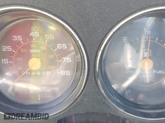✅ 1984 Chevrolet Silverado 1500 • VIN: 1GCEK14HXEJ171118 • Lot: 42658705. Wystawiony na IAAI z przebiegiem 482 mil. Bezpłatny archiwum sprzedaży aukcyjnych z USA i szczegółowy raport historii pojazdu na DreamBid. Zdjęcie 7.