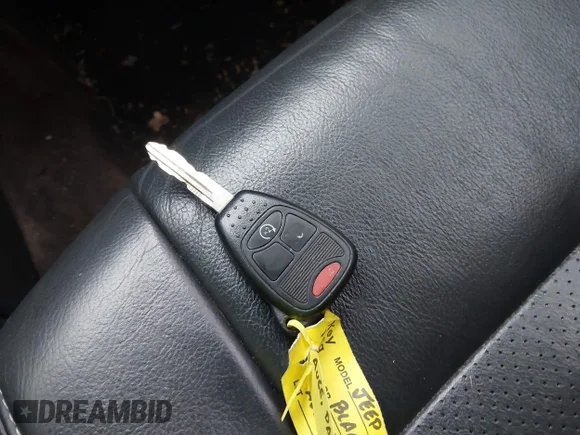 ✅ 2015 Jeep Compass Latitude • VIN: 1C4NJDEB2FD207611 • Лот: 41223296. Опубліковано раніше на IAAI з пробігом 118 959 миль. Безкоштовний доступ до архіву аукціонних продажів зі США та докладний звіт про історію автомобіля на DreamBid. Зображення 11.