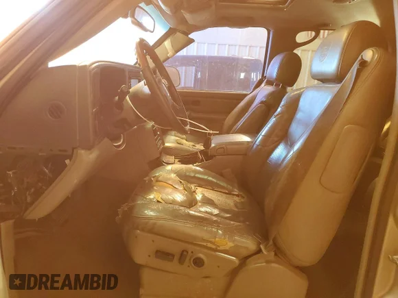✅ 2004 Cadillac Escalade • VIN: 1GYEC63T84R309541 • Лот: 99734465. Опубліковано раніше на Copart з пробігом 324 385 миль. Безкоштовний доступ до архіву аукціонних продажів зі США та докладний звіт про історію автомобіля на DreamBid. Зображення 7.