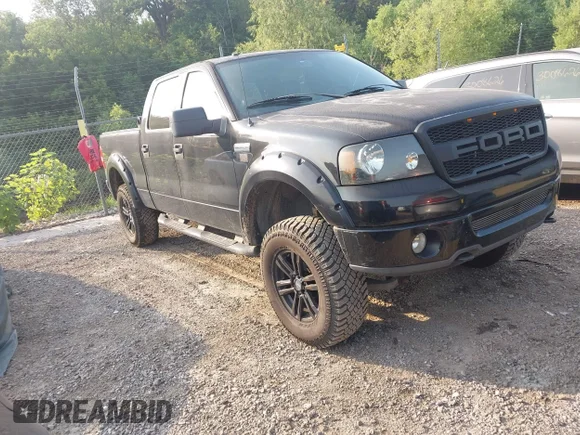 ✅ 2006 Ford F-150 XLT • VIN: 1FTPW14566KD53218 • Lot: 45621364. Wystawiony na IAAI z przebiegiem 197 339 mil. Bezpłatny archiwum sprzedaży aukcyjnych z USA i szczegółowy raport historii pojazdu na DreamBid. Zdjęcie 1.