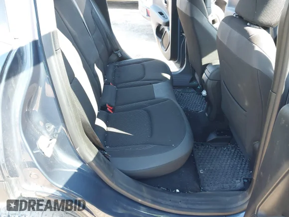 ✅ 2022 Jeep Renegade Altitude • VIN: ZACNJDE17NPN46806 • Lot: 44628225. Wystawiony na IAAI z przebiegiem 47 890 mil. Bezpłatny archiwum sprzedaży aukcyjnych z USA i szczegółowy raport historii pojazdu na DreamBid. Zdjęcie 8.