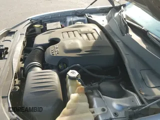 ✅ 2014 Chrysler 300 S • VIN: 2C3CCAGG0EH146127 • Lot: 43213599. Wystawiony na IAAI z przebiegiem 237 273 mil. Bezpłatny archiwum sprzedaży aukcyjnych z USA i szczegółowy raport historii pojazdu na DreamBid. Zdjęcie 21.