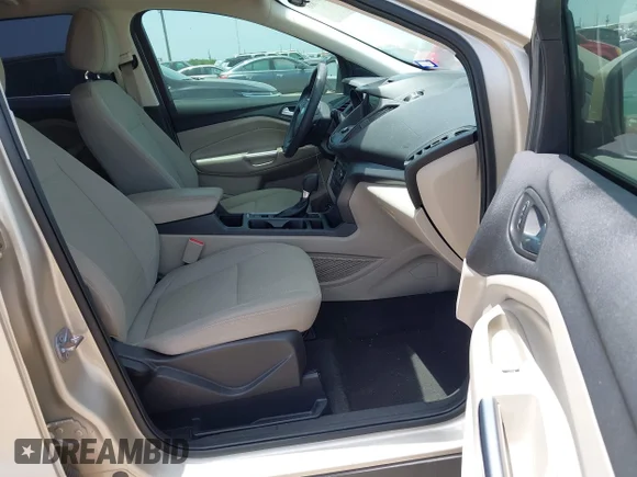 ✅ 2017 Ford Escape SE • VIN: 1FMCU0GD3HUD10735 • Lot: 45491868. Wystawiony na IAAI z przebiegiem 80 178 mil. Bezpłatny archiwum sprzedaży aukcyjnych z USA i szczegółowy raport historii pojazdu na DreamBid. Zdjęcie 5.