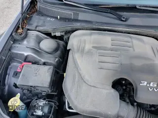 ✅ 2017 Chrysler 300 S • VIN: 2C3CCAGGXHH553263 • Lot: 90668805. Wystawiony na Copart z przebiegiem 93 985 mil. Bezpłatny archiwum sprzedaży aukcyjnych z USA i szczegółowy raport historii pojazdu na DreamBid. Zdjęcie 13.