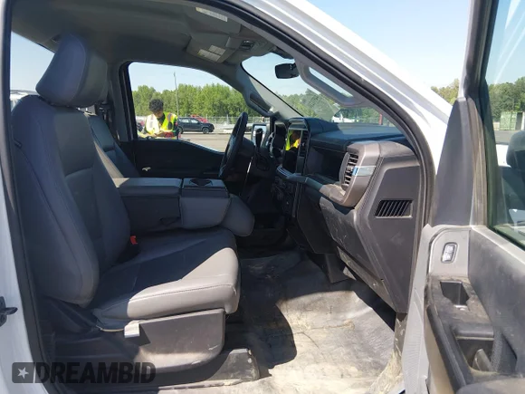 ✅ 2025 Ford F-150 XL • VIN: 1FTMF1KP0SKD44662 • Lot: 44931218. Wystawiony na IAAI z przebiegiem 29 614 mil. Bezpłatny archiwum sprzedaży aukcyjnych z USA i szczegółowy raport historii pojazdu na DreamBid. Zdjęcie 5.