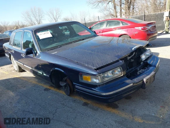 ✅ 1997 Lincoln Town Car Signature • VIN: 1LNLM82W1VY742851 • Lot: 41724750. Wystawiony na IAAI z przebiegiem 135 282 mil. Bezpłatny archiwum sprzedaży aukcyjnych z USA i szczegółowy raport historii pojazdu na DreamBid. Zdjęcie 1.