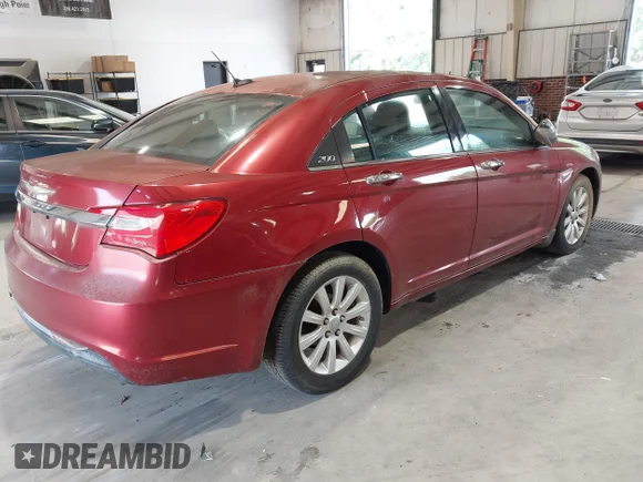 ✅ 2013 Chrysler 200 Limited • VIN: 1C3CCBCG6DN514943 • Lot: 45602465. Wystawiony na IAAI z przebiegiem 108 694 mil. Bezpłatny archiwum sprzedaży aukcyjnych z USA i szczegółowy raport historii pojazdu na DreamBid. Zdjęcie 4.
