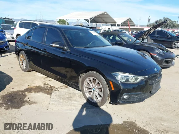 ✅ 2018 BMW 3 Series 320i • VIN: WBA8A9C50JAH14329 • Лот: 44458249. Опубліковано раніше на IAAI з пробігом 86 852 миль. Безкоштовний доступ до архіву аукціонних продажів зі США та докладний звіт про історію автомобіля на DreamBid. Зображення 1.