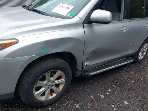 ✅ 2012 Toyota Highlander SE • VIN: 5TDZK3EH4CS078106 • Лот: 43426304. Опубліковано раніше на IAAI з пробігом 142 034 миль. Безкоштовний доступ до архіву аукціонних продажів зі США та докладний звіт про історію автомобіля на DreamBid. Зображення 6.