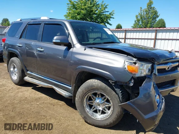 ✅ 2011 Toyota 4Runner SR5 • VIN: JTEBU5JR6B5060177 • Lot: 45343820. Wystawiony na IAAI z przebiegiem 115 707 mil. Bezpłatny archiwum sprzedaży aukcyjnych z USA i szczegółowy raport historii pojazdu na DreamBid. Zdjęcie 1.