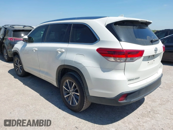 ✅ 2017 Toyota Highlander XLE • VIN: 5TDKZRFH0HS517470 • Lot: 44732895. Listed on IAAI with 147,077 mi. Free auction sales archive from the USA and detailed vehicle history report at DreamBid. Image 3.