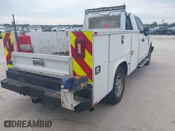 ✅ 2017 Ford F-250 XL • VIN: 1FTBF2A61HEE83566 • Лот: 45069011. Опубліковано раніше на IAAI з пробігом 99 501 миль. Безкоштовний доступ до архіву аукціонних продажів зі США та докладний звіт про історію автомобіля на DreamBid. Зображення 4.