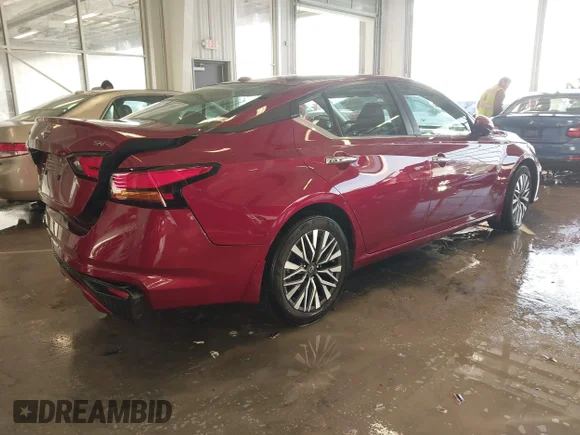 ✅ 2024 Nissan Altima SV • VIN: 1N4BL4DV1RN394093 • Lot: 44317146. Wystawiony na IAAI z przebiegiem 13 846 mil. Bezpłatny archiwum sprzedaży aukcyjnych z USA i szczegółowy raport historii pojazdu na DreamBid. Zdjęcie 4.