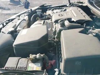 ✅ 2016 Toyota Camry XLE • VIN: 4T4BF1FK2GR530044 • Lot: 43147170. Wystawiony na IAAI z przebiegiem 122 314 mil. Bezpłatny archiwum sprzedaży aukcyjnych z USA i szczegółowy raport historii pojazdu na DreamBid. Zdjęcie 18.