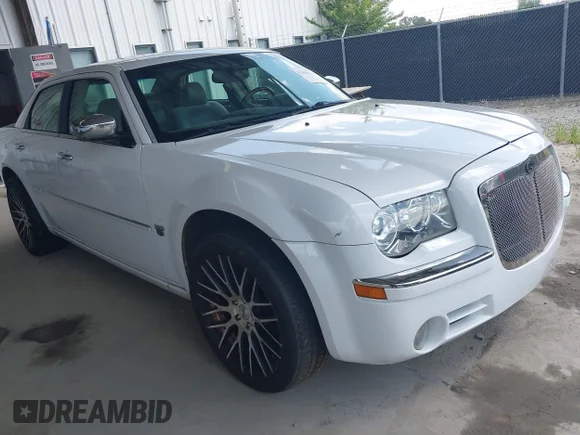✅ 2007 Chrysler 300 C • VIN: 2C3LK63H87H790430 • Лот: 45489215. Опубліковано раніше на IAAI з пробігом 173 232 миль. Безкоштовний доступ до архіву аукціонних продажів зі США та докладний звіт про історію автомобіля на DreamBid. Зображення 1.